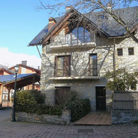 Apartment Berde - Duplex Sesue, Valle De Benasque *